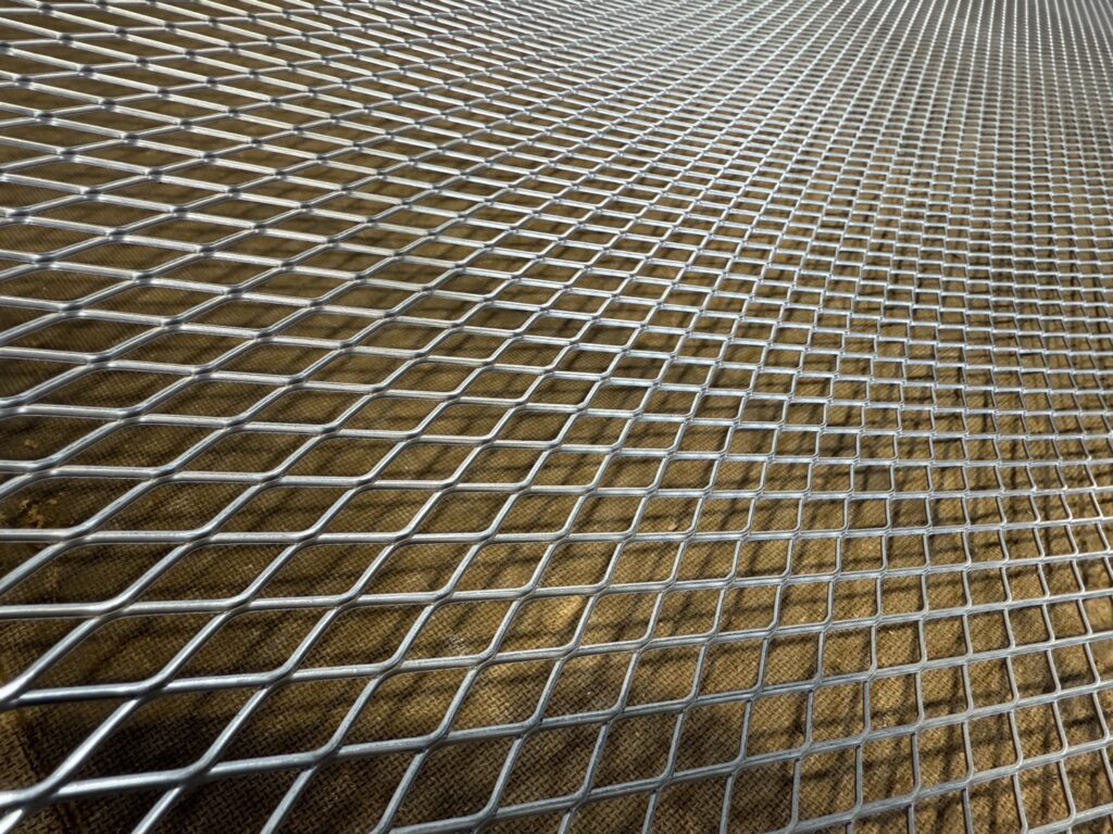 画像：その他の材料　エキスパンドメタル